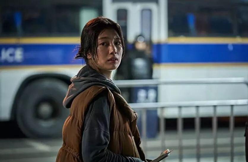裴秀智新剧，温馨日常与真挚友情的动人篇章