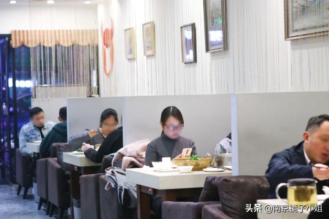 隐藏小巷深处的神秘魅力，最新手机一与特色小店的独特风采
