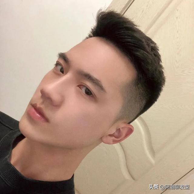 男士流行发型大解密，小巷中的时尚探索之旅