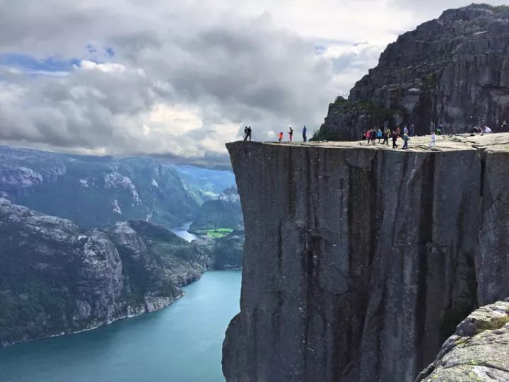 最新R电影带你探索自然美景，寻找内心平和之旅