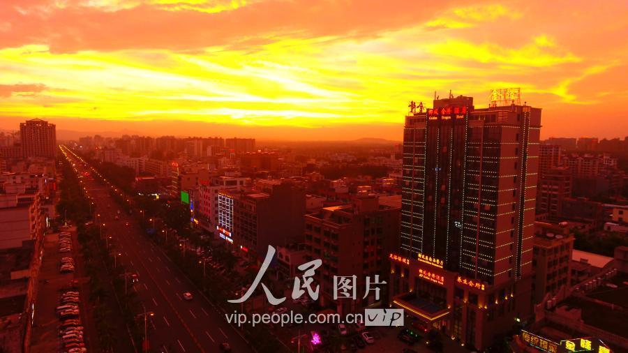 上海台风最新动态，探索自然美景的轻松旅行
