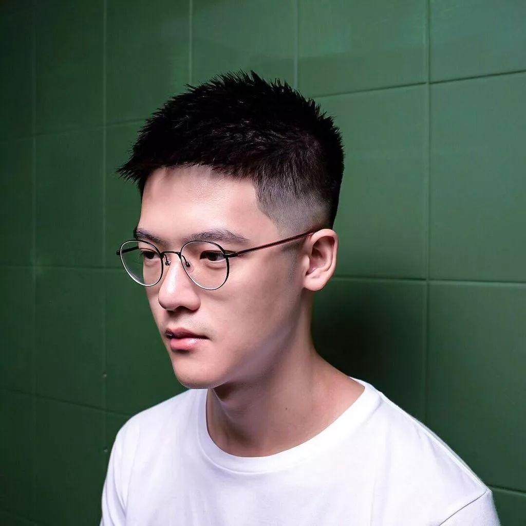 最新男生发型，时尚潮流与个人立场的探索